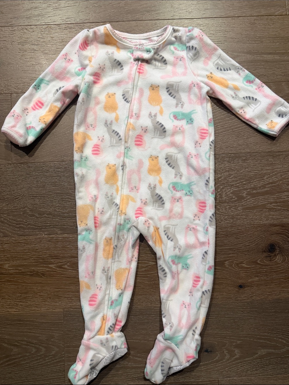 Simple Joys cat fleece onesie. Size:18 months. Gently Used.